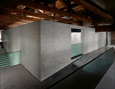 Punta della Dogana 01